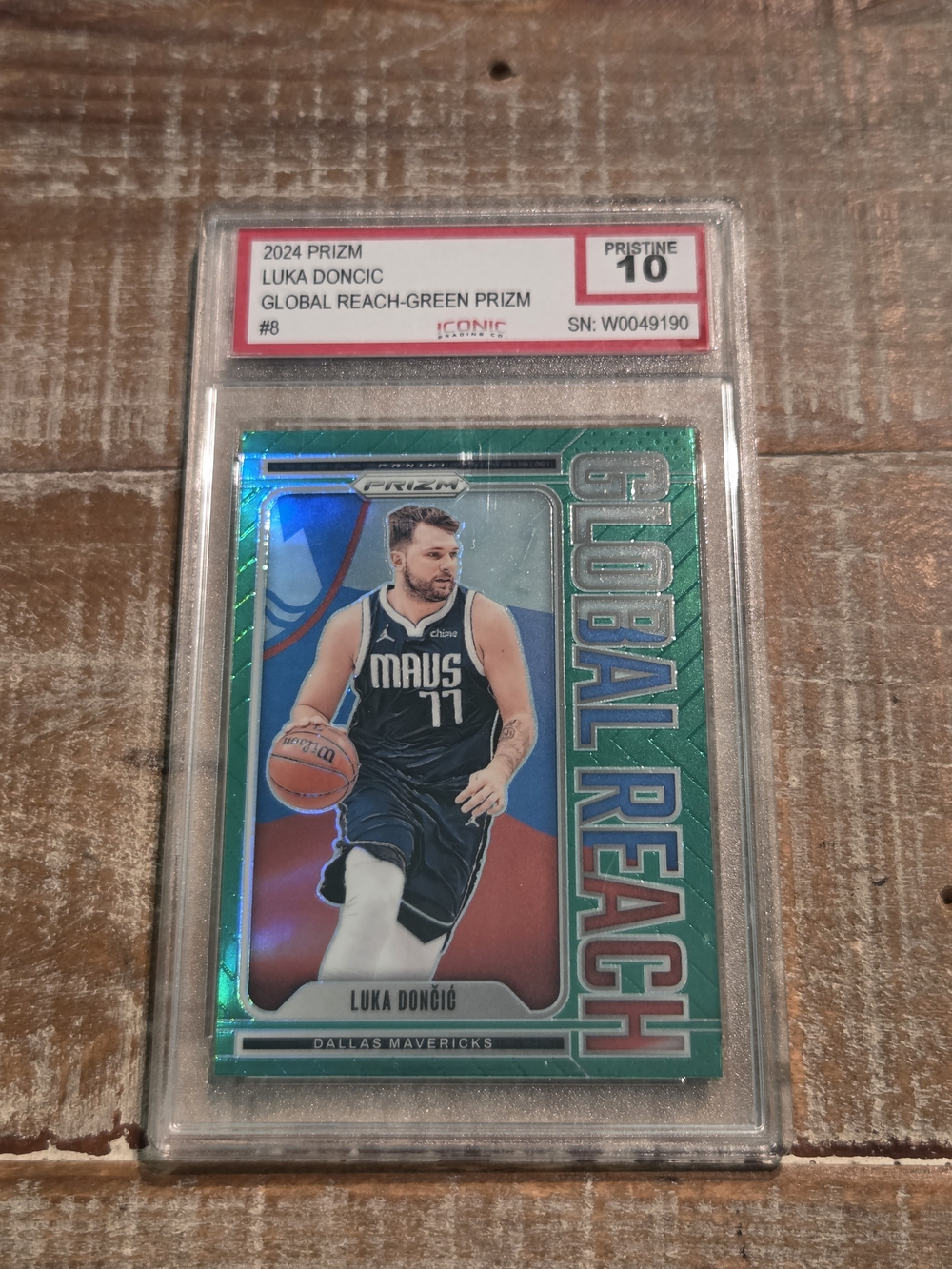 PRISTINE 10 Panini Prizm Green Luka Dončić Global Reach Basketball Encased Card